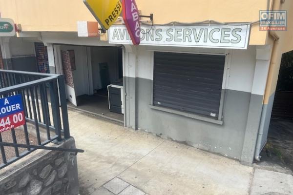 A louer local commercial centre ville des AVIRONS