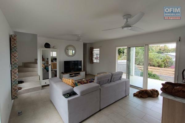 Villa T2/3 neuve en Duplex de 84 m² bâtie en 2025 sur un terrain 342 m² – Vue mer – Ravine des Cabris