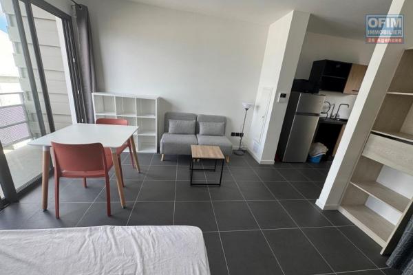 A louer magnifique studio neuf haut de gamme MEUBLE ET EQUIPE pour étudiant le Tampon centre ville