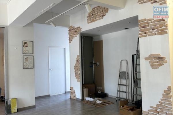 Local commercial 63m2 plein centre ville Saint-Pierre