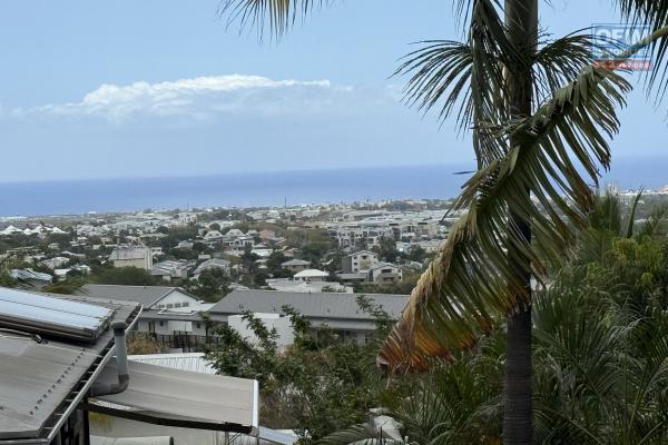 À vendre à La Possession Appartement F3/F4 en rez-de- jardin avec vue mer