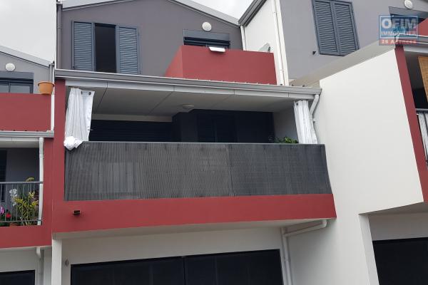 A louer villa mitoyenne de ville de type F4 avec garage dans une résidence sécurisée proche lycée des AVIRONS