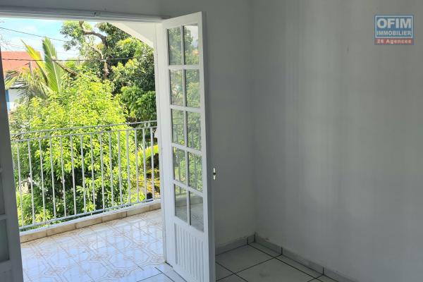 APPARTEMENT R&Eacute;NOV&Eacute; AVEC 3 CHAMBRES, GRAND JARDIN PRIVATIF, SITU&Eacute; &Agrave; BRAS CANOT/ ST BENOIT