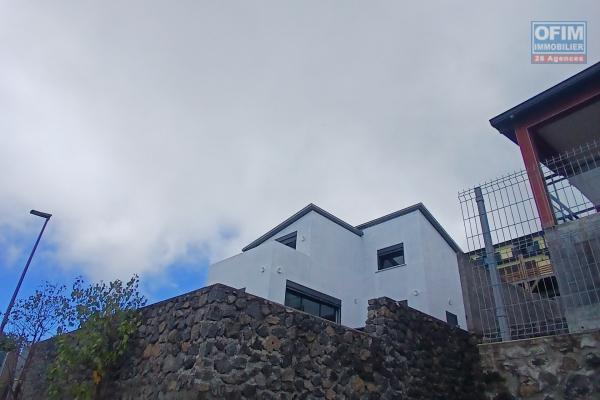 A LOUER Maison neuve NON MEUBLEE de type F4 à Trois Bassins