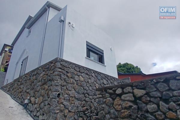 A LOUER Maison neuve NON MEUBLEE de type F4 à Trois Bassins