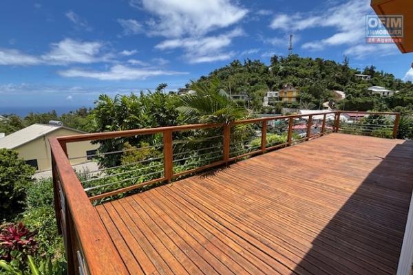 A vendre maison T5, proche centre de La Montagne avec belle vue d&eacute;gag&eacute;e.