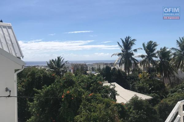 Rare :A vendre appartement F2 dans une r&eacute;sidence priv&eacute;e de 6 lots  &agrave; Sainte Clotilde proche universit&eacute; et de l immeuble de a  r&eacute;gion