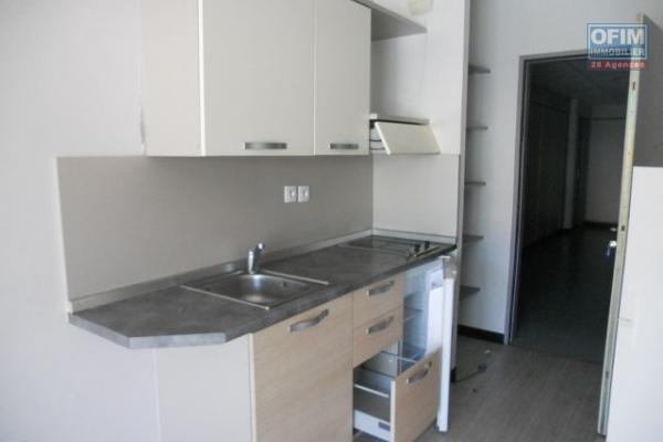 A louer appartement F1 sur la résidence JOUR D'ETE à Sainte Clotilde.