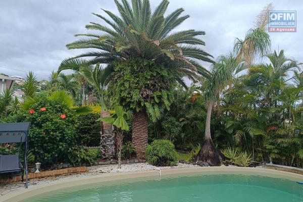 Villa d'architecte en duplex 5 chambres avec piscine et jardin paysager de 620 m2 Rivi&egrave;re St Louis