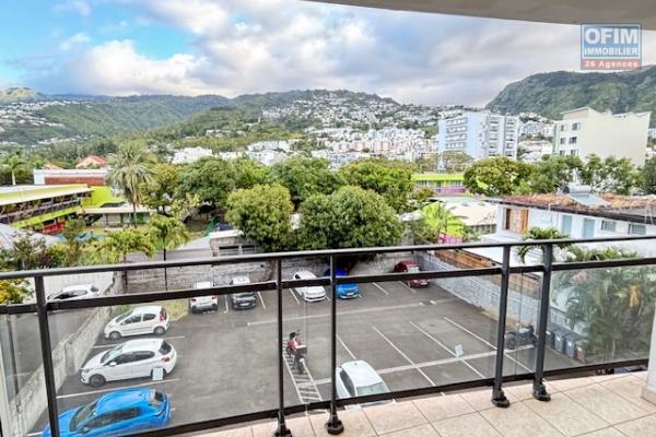 T2 avec grande terrasse et vue montagne - Proche centre-ville de Saint-Denis
