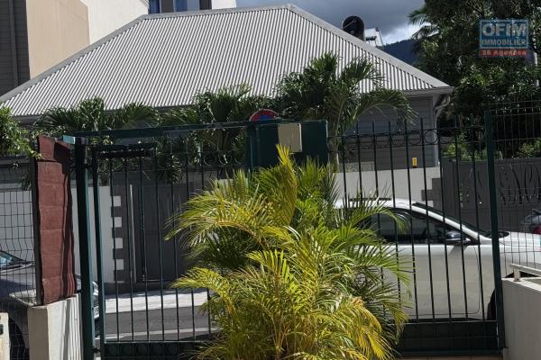 A louer bel appartement F3 r&eacute;nov&eacute; sur la r&eacute;sidence CAPELLA sur les bas de la rue Sainte Marie &agrave; Saint Denis.