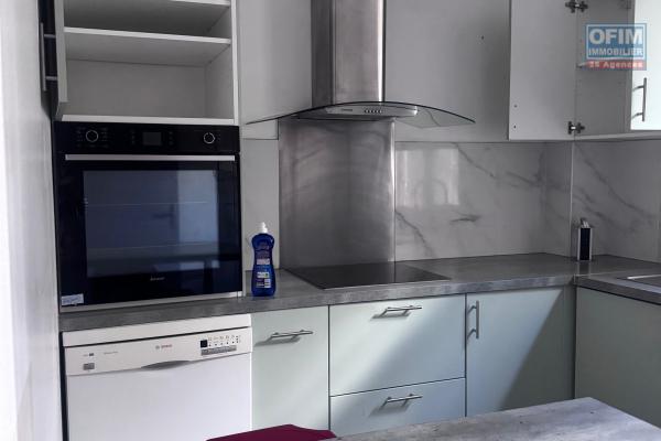 A louer bel appartement F3 r&eacute;nov&eacute; sur la r&eacute;sidence CAPELLA sur les bas de la rue Sainte Marie &agrave; Saint Denis.