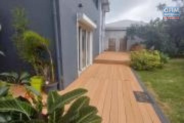 a louer au tampon tres belle maison meubl&eacute;e