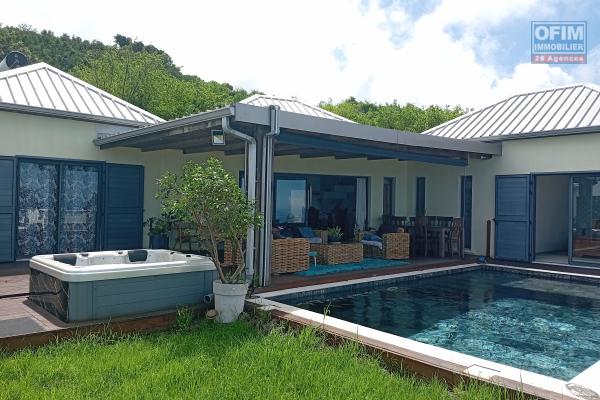 A LOUER MAISON MEUBLEE F5 DE 200 M2 AVEC PISCINE ET JACUZZI A PITON ST LEU