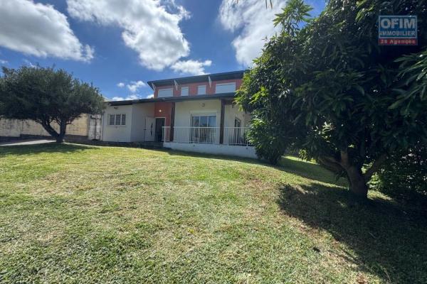 A vendre villa exceptionnelle d'environ 120 m&sup2; de type F5 quartier r&eacute;sidentiel tr&egrave;s recherch&eacute; le Tampon 12 &eacute;me