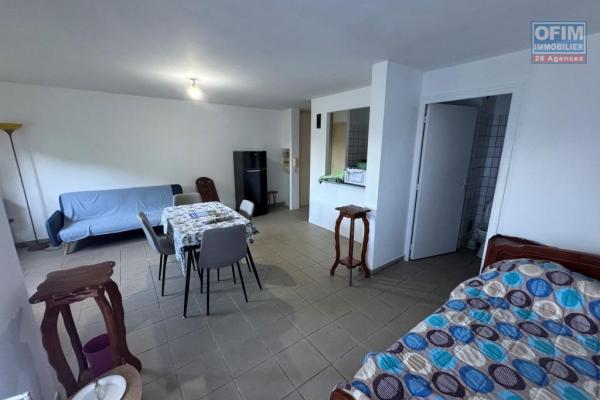 A vendre grand studio d'environ 40 m&sup2; avec jardinet le Tampon proche universit&eacute;