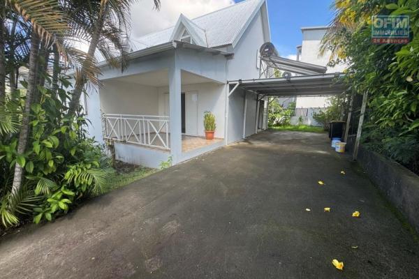 A louer joli appartement de type F3 avec jardin dans villa secteur Trois Mares