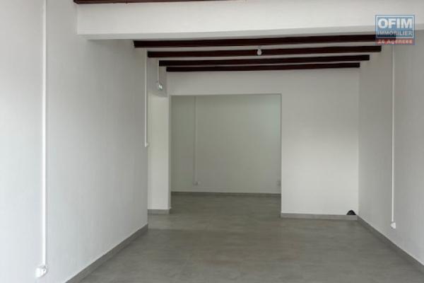 A LOUER local professionnel au coeur de la Rivi&egrave;re Saint-Louis