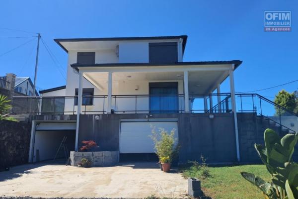 A louer bien d'exception de type F5 d'environ 183 m²- cadre privilégié avec vue montagne