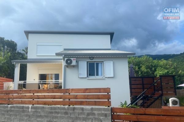 A louer jolie villa de type F3 meublée dans un quartier calme.