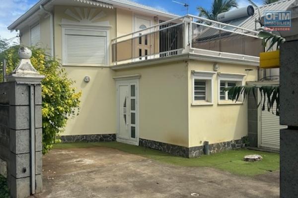 A louer une charmante maison F3 à Saint-Pierre dans un quartier calme