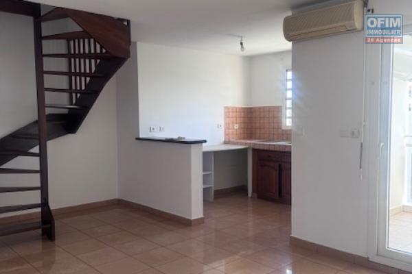 A louer très bel appartement F4 duplex rénové sur la résidence PLUIE D'OR à Saint Denis rue Ruisseau des Noirs.