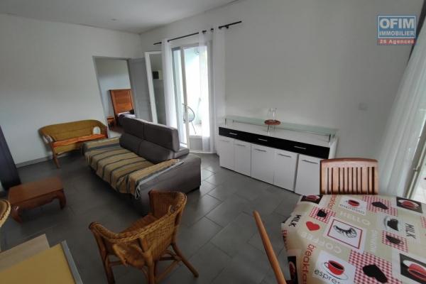 A louer joli appartement F2 MEUBLE d'environ 60 m&sup2; ( eau et &eacute;lectricit&eacute; compris)  le Tampon Trois Mares