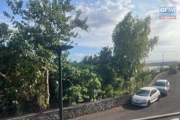 A louer appartement de type T4 dans une petite r&eacute;sidence proche &eacute;cole et petite vue mer