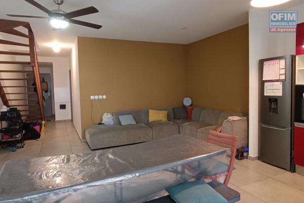 A louer villa mitoyenne de ville de type F4 dans une résidence sécurisée proche lycée des AVIRONS