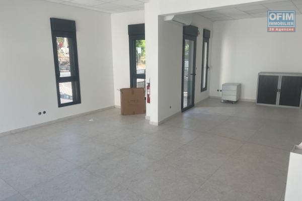 A louer local professionnel neuf centre ville de L'ETANG SALE LES HAUTS