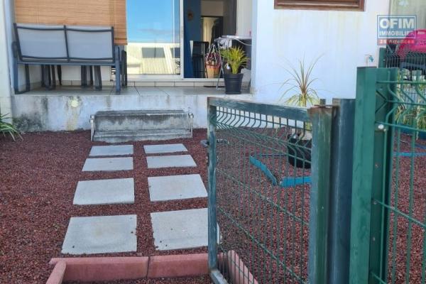 A louer joli appartement F2 MEUBLE avec jardinets le Tampon