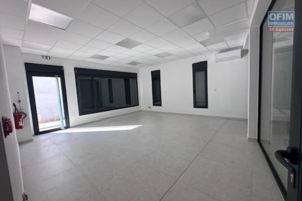 A louer local professionnel neuf centre ville de L'ETANG SALE LES HAUTS