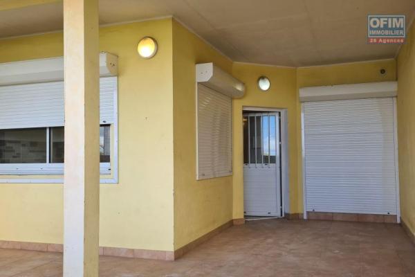 A vendre appartement F2 avec grande varangue ET jardinet le Tampon 14 &eacute;me