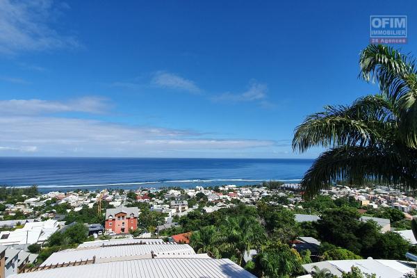 A louer à Saint Leu appartement T1 bis meublé avec vue mer