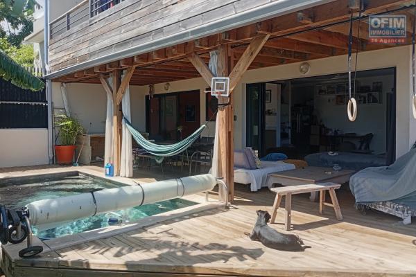 A VENDRE MAISON F4 DE 180 M2 DE SURFACE AVEC PISCINE ET VUE MER A PITON ST LEU