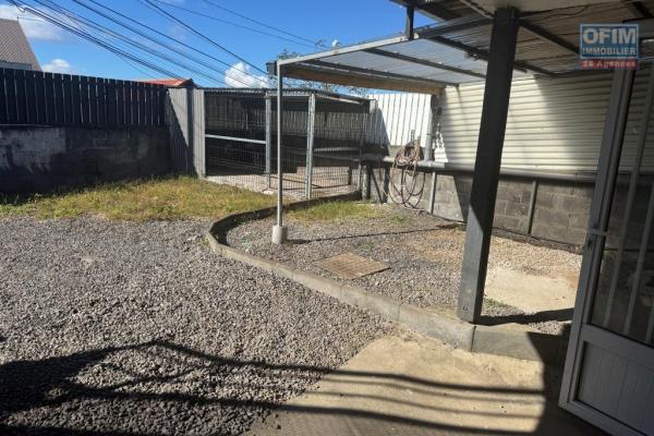 A louer joli F2 ind&eacute;pendant au rez-de-chauss&eacute;e d'une villa avec cours priv&eacute;e le Tampon Bras Creux