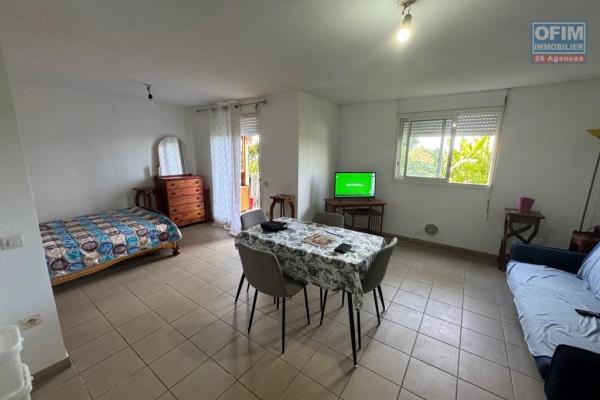 A louer grand studio d'environ 35 m&sup2; avec jardin privatif proche de l'universit&eacute; le Tampon