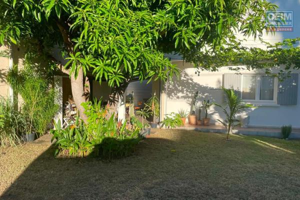A louer grand Appartement T4 sur ETANG SALE LES BAINS avec un beau et grand jardin