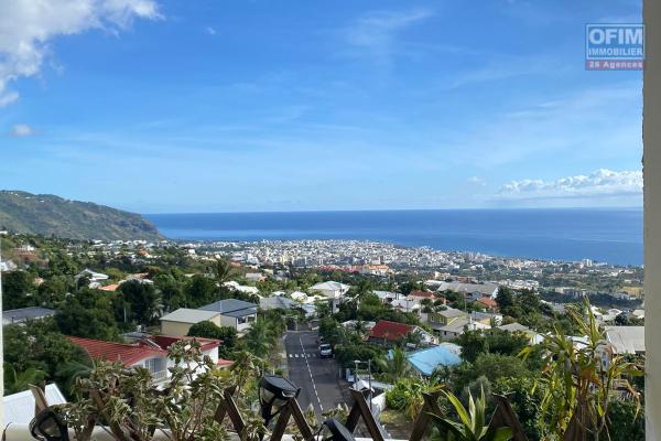 A Vendre bel appartement de type F2 résidence Le Coeur de L'Océan avec une très jolie vue sur la mer et la montagne à BDN Sainte Clotilde.