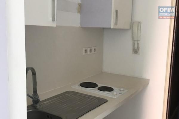 A louer appartement F1 sur la résidence PROXIMA à Sainte Clotilde.