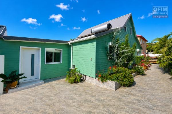À VENDRE À PLATEAU CAILLOU – MAISON FAMILIALE F4 AVEC STUDIO INDÉPENDANT, VUE MER ET MONTAGNE