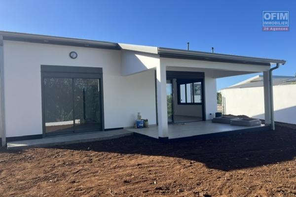 A louer villa F4 neuve dans une petite impasse calme de la Ravine Sèche AVIRONS