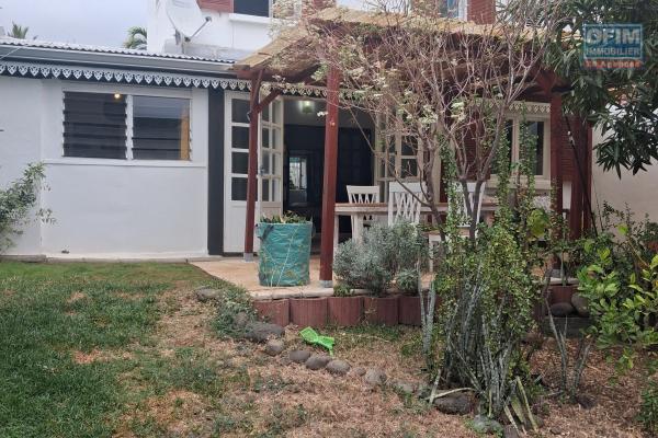 A LOUER maison à étage de type F4 sur Plateau Caillou à SAINT-PAUL