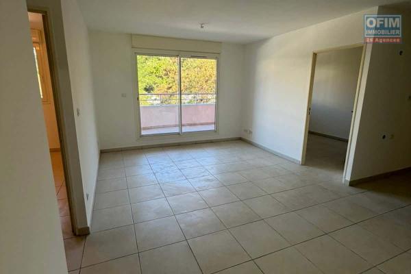 A saisir bel appartement de 51 m2 situé à 10 mn à pied du Campus Universitaire à Sainte-Clotilde.