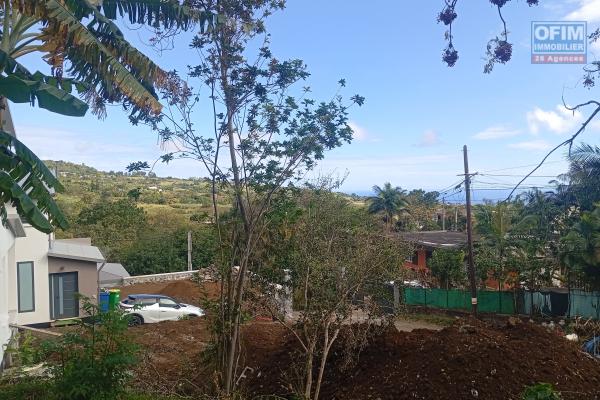 A VENDRE TERRAIN DE 374 M2 A ST GILLES LES HAUTS