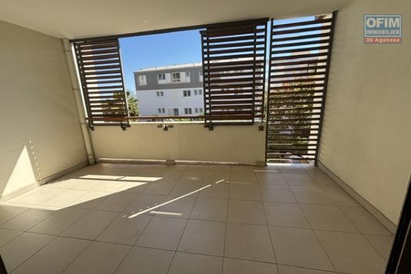A vendre à Ste Clotilde quartier Technopole, bel appartement T3 avec grande varangue