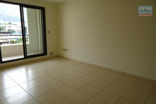 A vendre T2 à Ste Clotilde dans la residence Lobellia dans le bas de la route du bois de nefles .