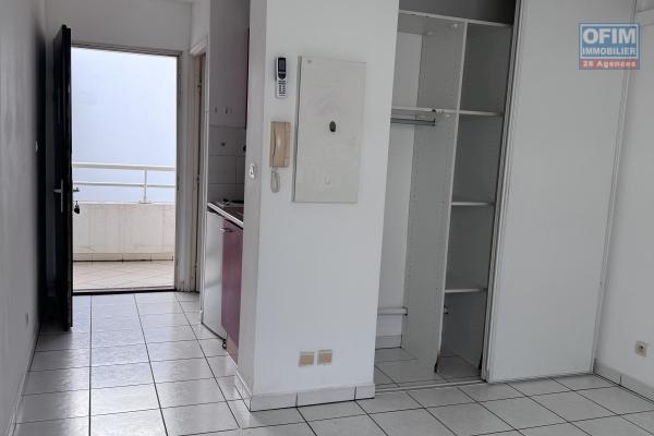 À louer cet appartement de type F1 sur la résidence Saint-Exupéry à Sainte Clotilde