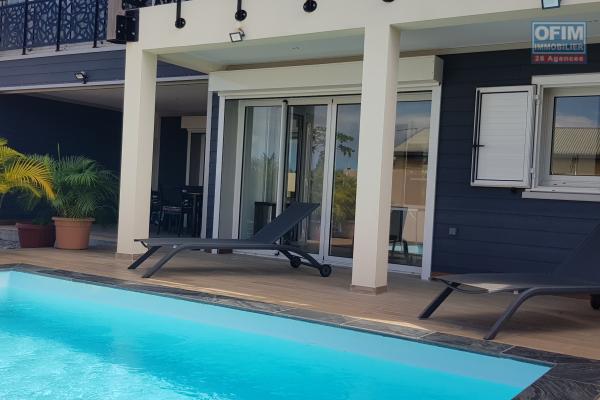 À louer – Villa F5 avec piscine au calme, proche centre-ville de L’Étang-Salé