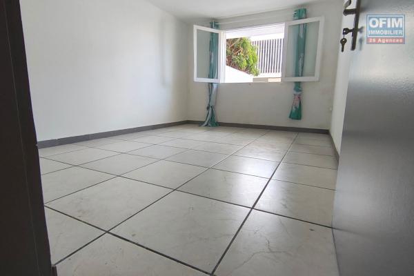 A louer un bureau /local professionnel ou commercial à 450€/mois, EDF & SUDEAU inclus au coeur du Tampon